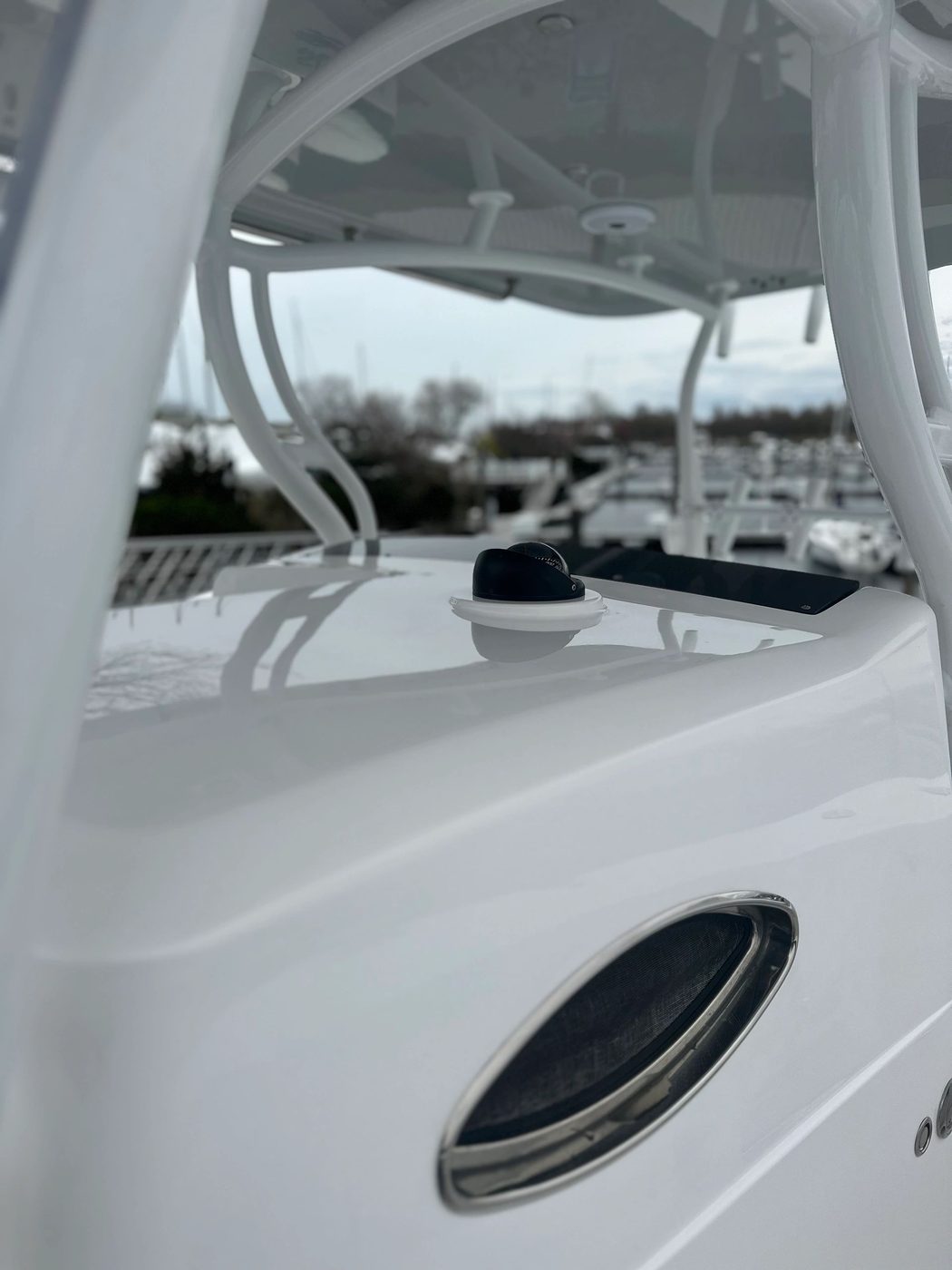 Boat finished with a three-year marine ceramic coating